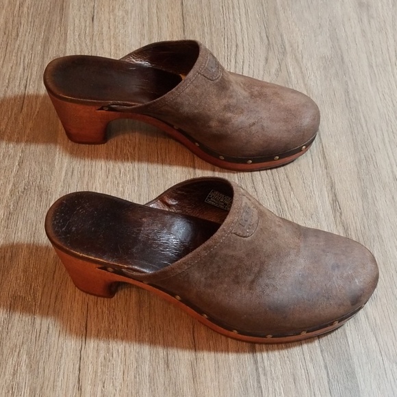 Women's Brown Suede UG - Picture 2 of 5